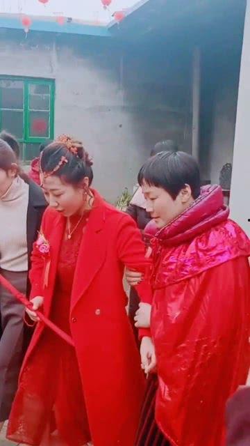 旁边站个吃瓜群众,吃瓜群众视角下的社会百态