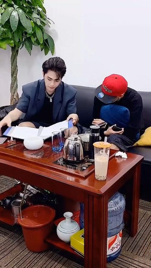 李峋同事吃瓜,揭秘娱乐圈幕后风云